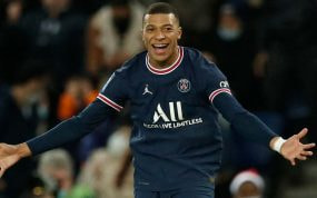 Mbappé jugando con el PSG.