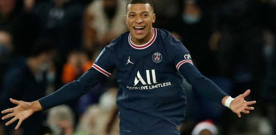 Mbappé jugando con el PSG.