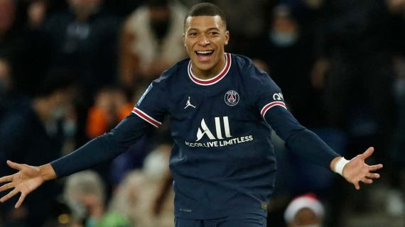 Mbappé jugando con el PSG.
