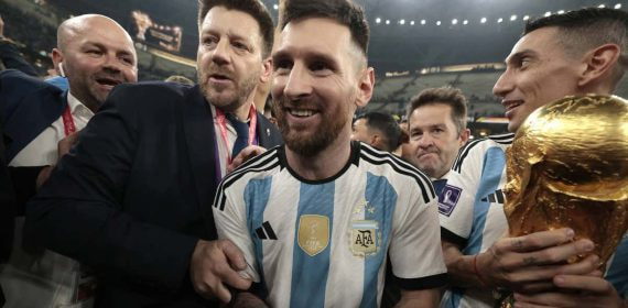 Messi y Di María celebran el Mundial en Lusail.