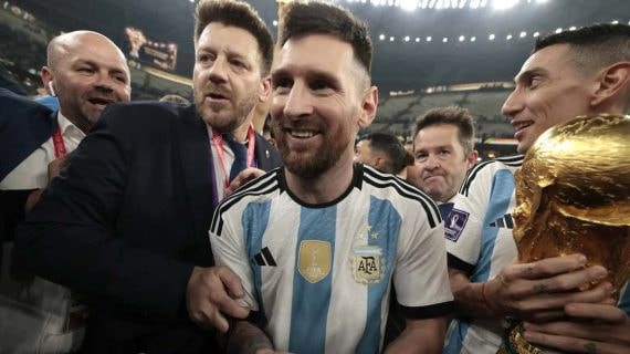 Messi y Di María celebran el Mundial en Lusail.
