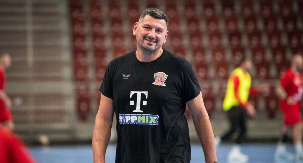 Arpad Sterbik, durante un entrenamiento con el Veszprem.
