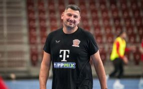 Arpad Sterbik, durante un entrenamiento con el Veszprem.