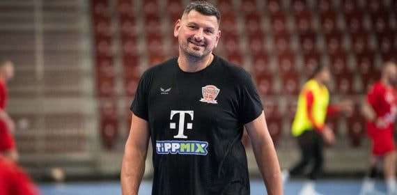 Arpad Sterbik, durante un entrenamiento con el Veszprem.