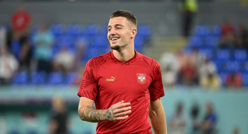 Milinkovic Savic durante el calentamiento previo a un partido del Mundial.