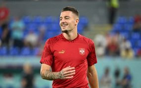 Milinkovic Savic durante el calentamiento previo a un partido del Mundial.