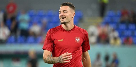 Milinkovic Savic durante el calentamiento previo a un partido del Mundial.