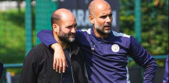 Los hermanos Guardiola durante un entrenamiento del City.