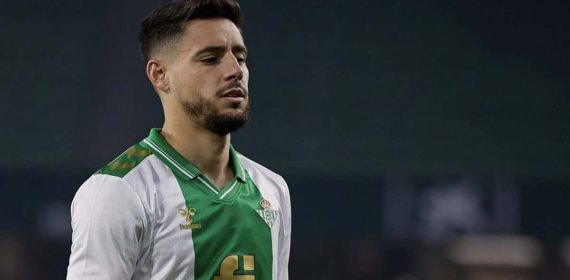 Álex Moreno, en un partido con el Betis.