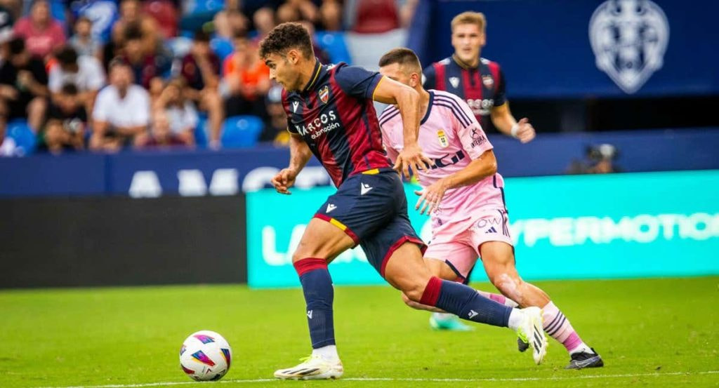 Andrés García, durante un partido del Levante.