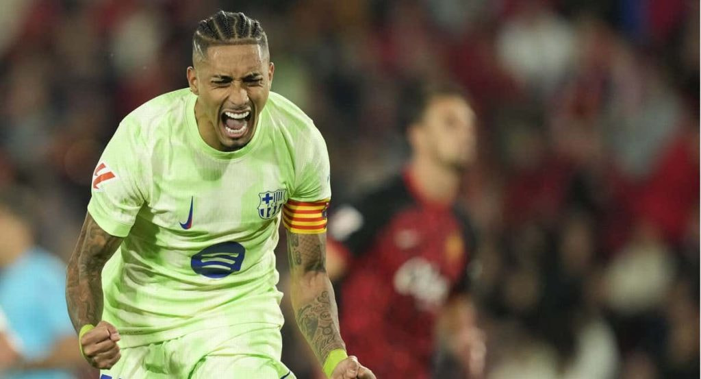 Raphinha celebra con rabia el gol anotado ante el Mallorca.