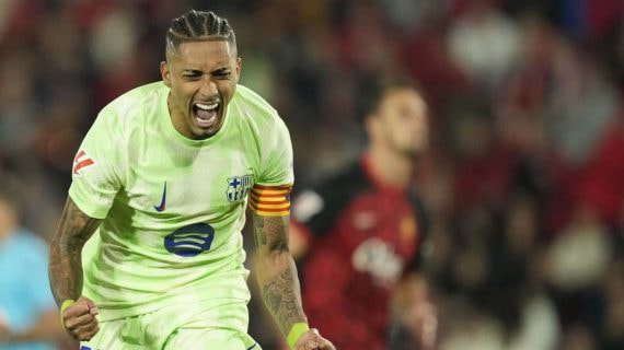 Raphinha celebra con rabia el gol anotado ante el Mallorca.