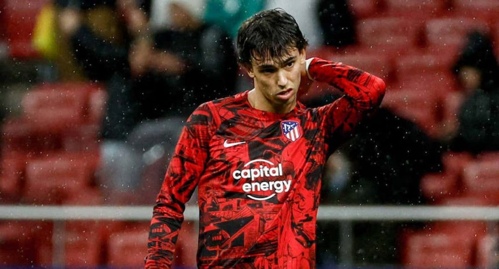 Joao Félix, en el calentamiento del Atlético-Barça, del domingo 8 de enero de 2023, en el Metropolitano.