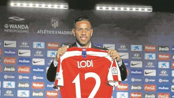 Renan Lodi, en su presentación con el Atlético.