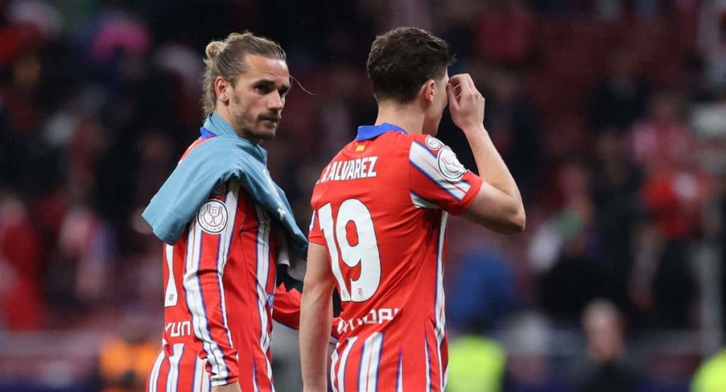 Griezmann junto a Julián Alvarez.