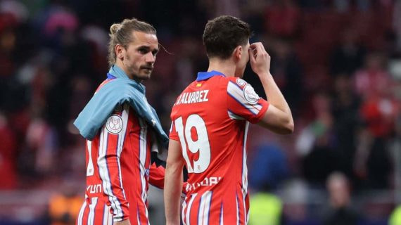 Griezmann junto a Julián Alvarez.