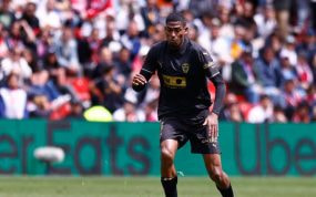 Mosquera, en un partido con el Valencia esta temporada.