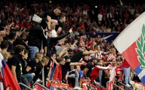 Imágenes del fondo sur del Atlético contra el Madrid.
