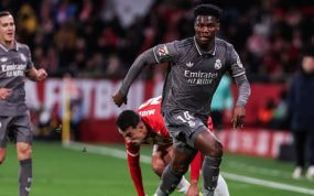 Tchouameni conduce la pelota en el partido ante el Girona.