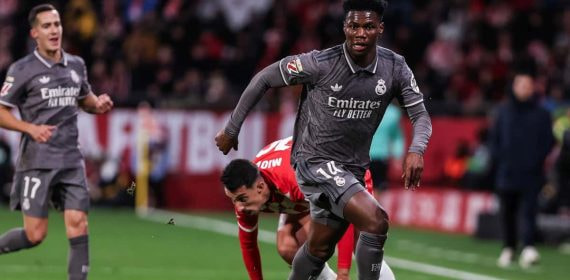 Tchouameni conduce la pelota en el partido ante el Girona.