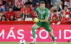 Joan García, ante el Sporting.