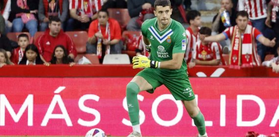 Joan García, ante el Sporting.