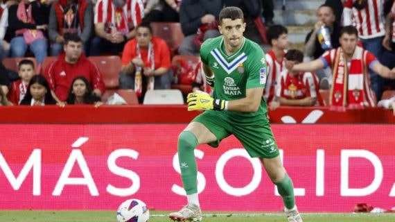 Joan García, ante el Sporting.