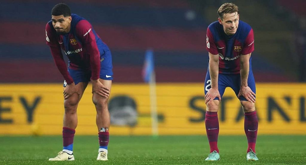 Araujo y De Jong acaban contrato en 2026.