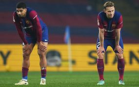 Araujo y De Jong acaban contrato en 2026.