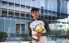 Lamine Yamal con el Golden Boy The Youngest 2023.