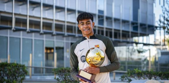 Lamine Yamal con el Golden Boy The Youngest 2023.
