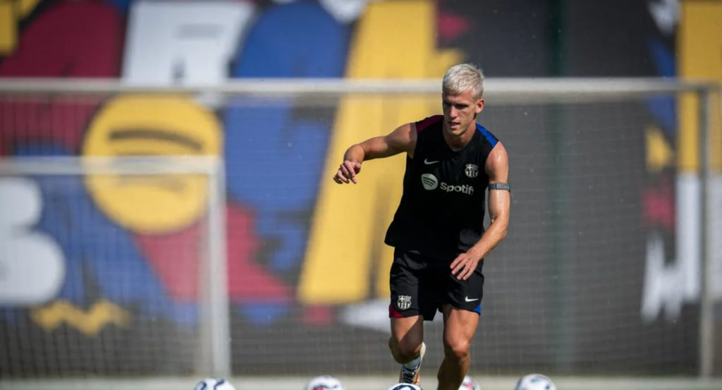 Dani Olmo durante un entrenamiento con el Barça.