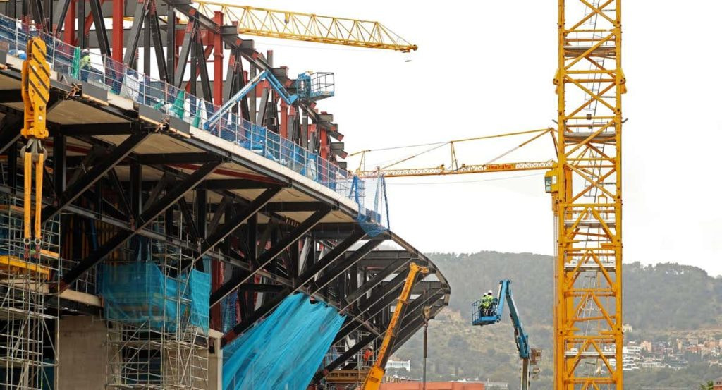 La construcción de la estructura exterior avanza a buen ritmo, pero los permisos están lejos de llegar.
