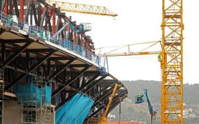 La construcción de la estructura exterior avanza a buen ritmo, pero los permisos están lejos de llegar.