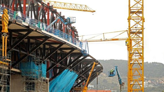 La construcción de la estructura exterior avanza a buen ritmo, pero los permisos están lejos de llegar.