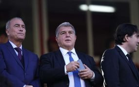 Laporta, junto a Rafa Yuste en el palco.