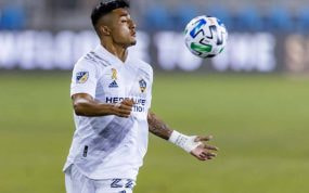 El Barça trabaja en la opción de Julián Araujo.