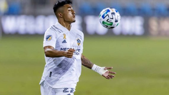 El Barça trabaja en la opción de Julián Araujo.