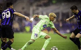 Lamine Yamal en una acción del partido ante el Inter.