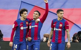 Joao Félix y Raphinha celebran el gol del brasileño ante el Getafe.