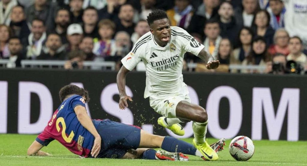 Acción en el Clásico de Liga