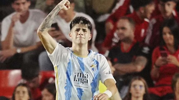 Antoñito celebra un gol con el Málaga.