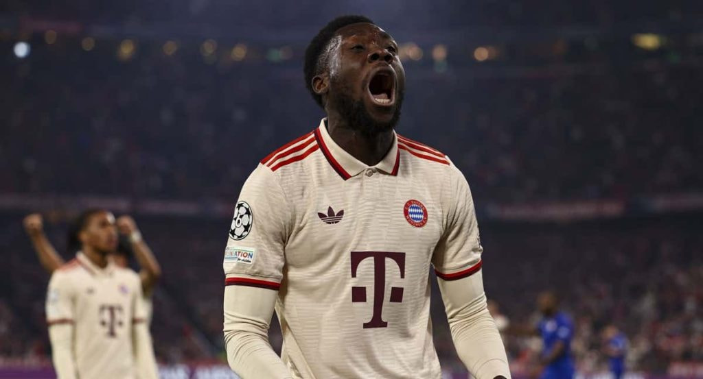 Alphonso Davies celebra un gol en el último partido de Champions.