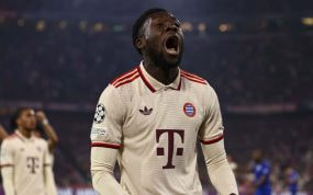 Alphonso Davies celebra un gol en el último partido de Champions.