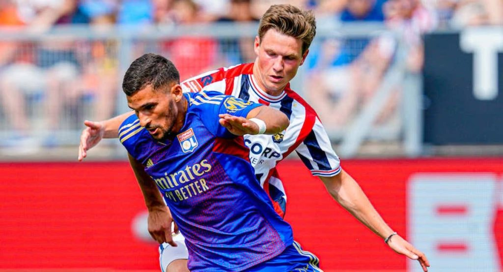 Aouar, durante un partido del Lyon.