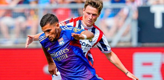 Aouar, durante un partido del Lyon.