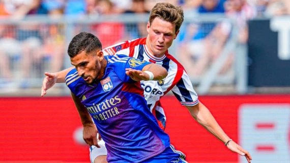 Aouar, durante un partido del Lyon.