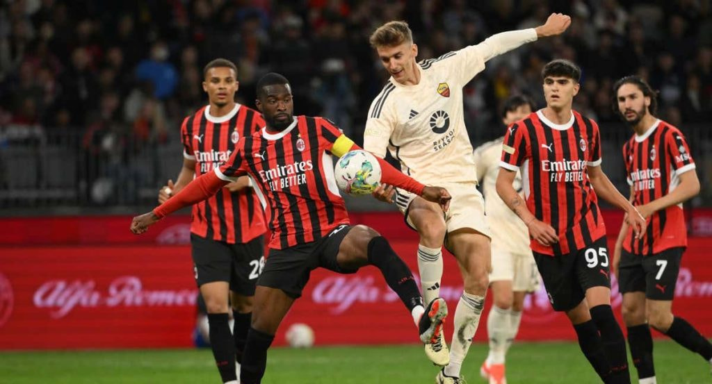 Diego Llorente, en un amistoso de la Roma ante el Milan.