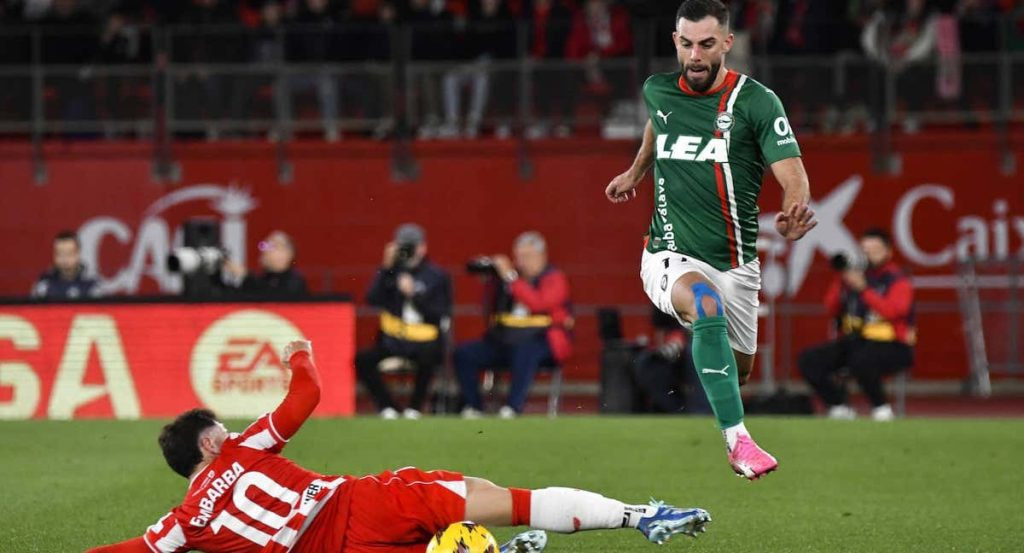 El alavesista Luis Rioja, en el partido ante el Almería.