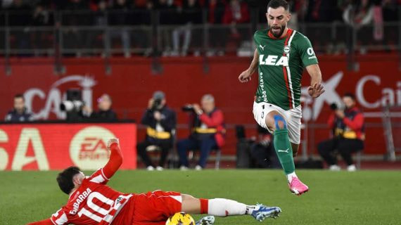 El alavesista Luis Rioja, en el partido ante el Almería.